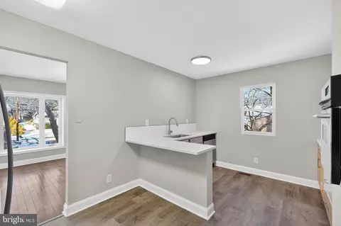 Entry Way - 504 Wellfleet Rd, Cinnaminson, NJ 08077 photo 4 of 7