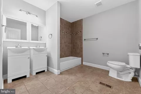 Entry Way - 504 Wellfleet Rd, Cinnaminson, NJ 08077 photo 5 of 7