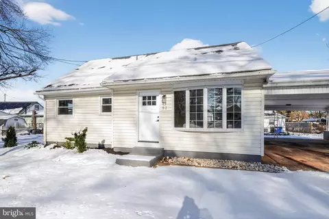 51 Mill Rd, Burlington, NJ 08016
