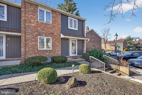 8 S Close, Moorestown, NJ 08057