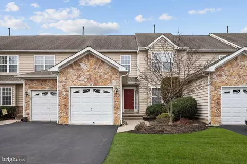 16 Hogan Way, Moorestown, NJ 08057