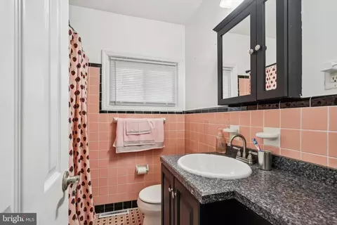 Bath - 207 Bailey Ave, Maple Shade, NJ 08052 photo 1 of 2