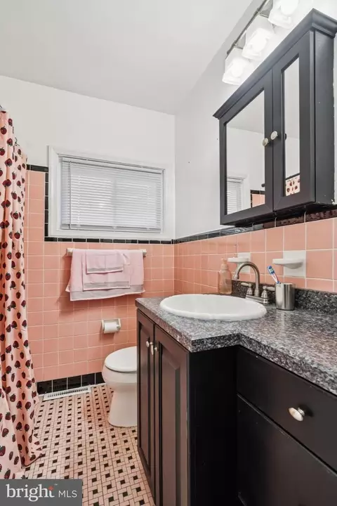 Bath - 207 Bailey Ave, Maple Shade, NJ 08052 photo 2 of 2