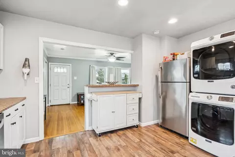 Entry Way - 207 Bailey Ave, Maple Shade, NJ 08052 photo 5 of 7