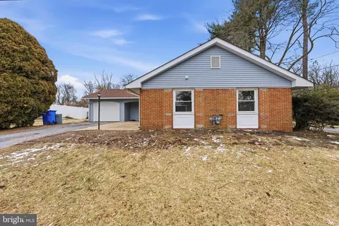 2 Buckingham Dr, Willingboro, NJ 08046
