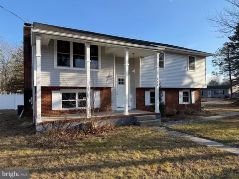 211 Shoshoni Trl, Browns Mills, NJ 08015