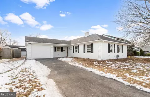 46 Parish Ln, Willingboro, NJ 08046