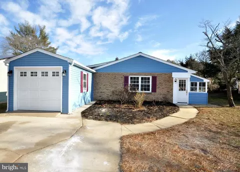 60 Huntington Dr, Southampton, NJ 08088