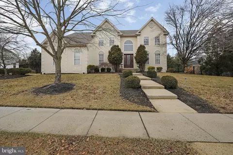15 Richland Dr, Mount Laurel, NJ 08054