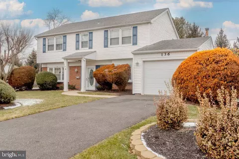 136 Glenview Ln, Willingboro, NJ 08046