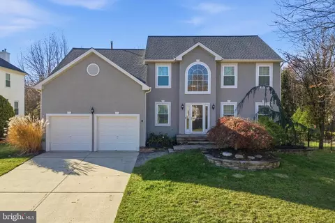 8 Christopher Dr, Marlton, NJ 08053