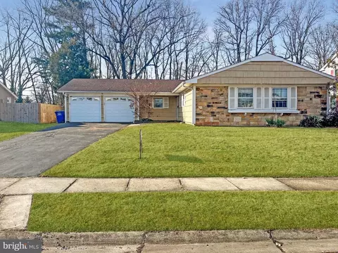 34 E River Dr, Willingboro, NJ 08046