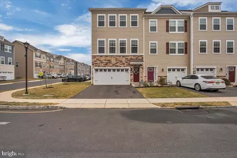 14 Verona Ln, Mount Laurel, NJ 08054