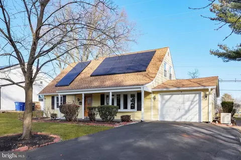 139 Hillcrest Ln, Willingboro, NJ 08046