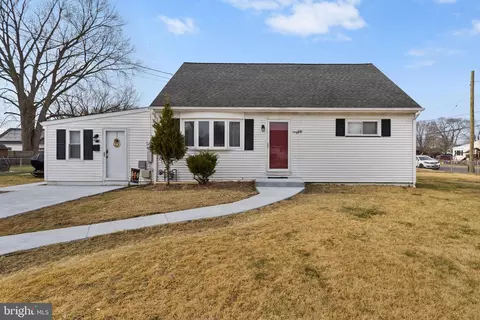 216 Blue Jay Ln, Mount Holly, NJ 08060