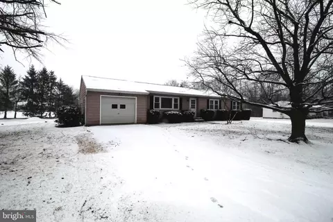 34 Applegate Rd, Jobstown, NJ 08041