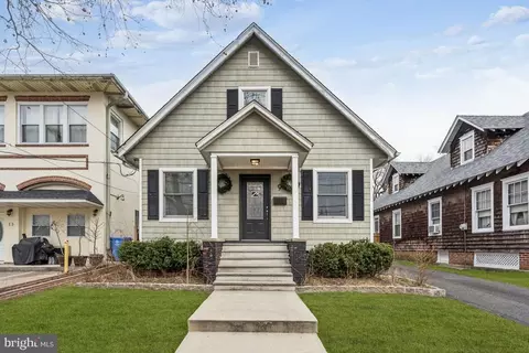 9 N Lenola Rd, Moorestown, NJ 08057