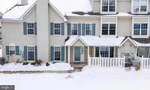 506 Oliphant Ln, Mount Laurel, NJ 08054