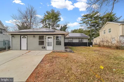 19 Belhurst Ln, Willingboro, NJ 08046