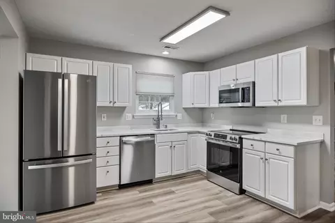 Kitchen - 29 Peppergrass Dr N, Mount Laurel, NJ 08054 photo 2 of 4