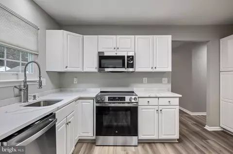 Kitchen - 29 Peppergrass Dr N, Mount Laurel, NJ 08054 photo 3 of 4