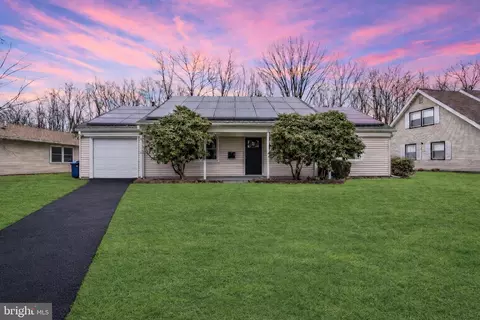 142 Eastbrook Ln, Willingboro, NJ 08046