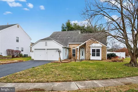 44 Brook Dr, Burlington, NJ 08016