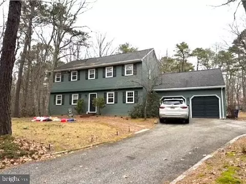2 Woods Edge Ct, Medford, NJ 08055