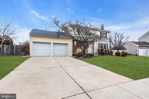 23 Lancaster Dr, Marlton, NJ 08053