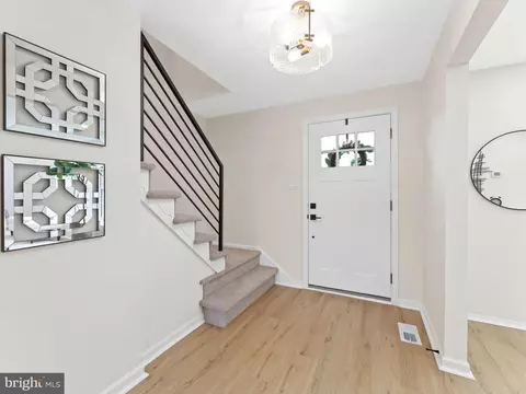 Entry Way - 98 Red Stone Rdg, Delran, NJ 08075 photo 2 of 2
