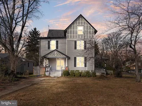 451 E 2nd St, Moorestown, NJ 08057