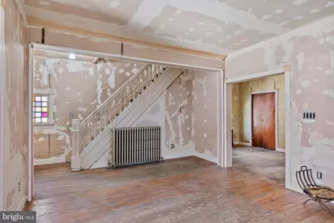 Entry Way - 319 Taylor St, Riverside, NJ 08075 photo 2 of 4