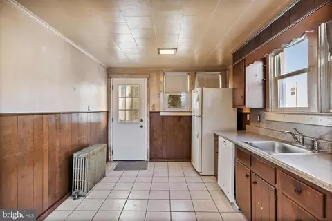 Entry Way - 319 Taylor St, Riverside, NJ 08075 photo 3 of 4