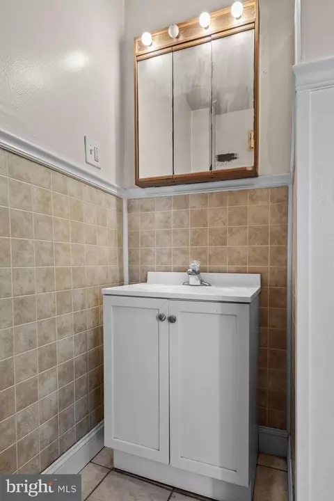 Bath - 319 Taylor St, Riverside, NJ 08075 photo 2 of 2