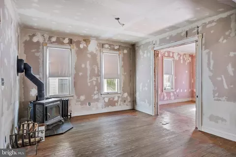 Living - 319 Taylor St, Riverside, NJ 08075 photo 2 of 2