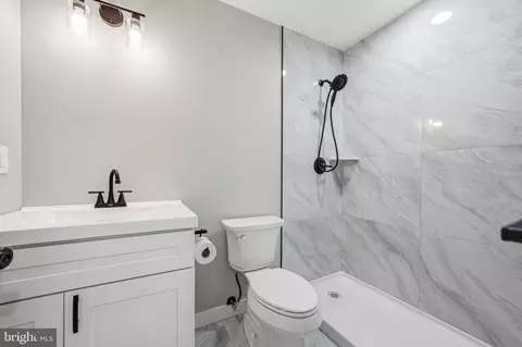 Bath - 8 Greenbrook Dr, Marlton, NJ 08053 photo 1 of 2