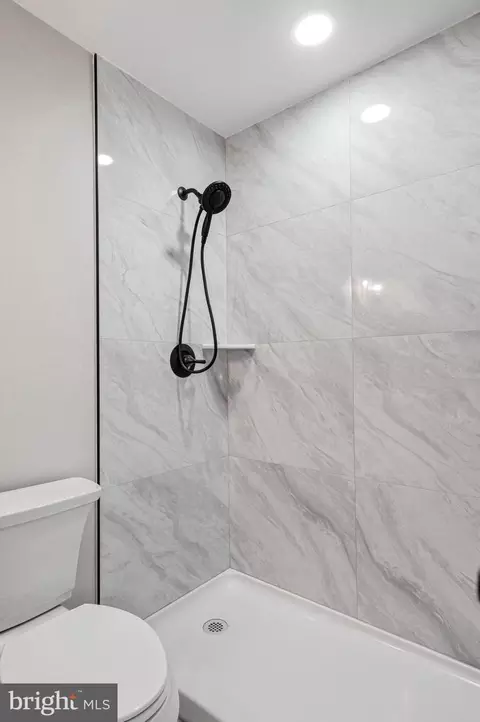 Bath - 8 Greenbrook Dr, Marlton, NJ 08053 photo 2 of 2
