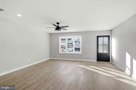 Living - 8 Greenbrook Dr, Marlton, NJ 08053 photo 2 of 4