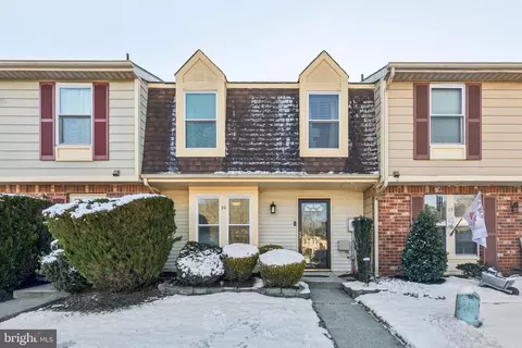20 Forestview Ct, Marlton, NJ 08053