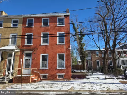 235 Saint Mary St, Burlington, NJ 08016