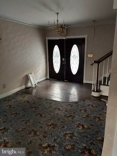 214 W Front St, Florence, NJ 08518