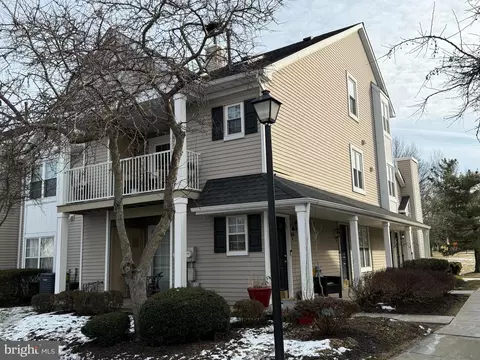 606 B Saxony Dr, Mount Laurel, NJ 08054