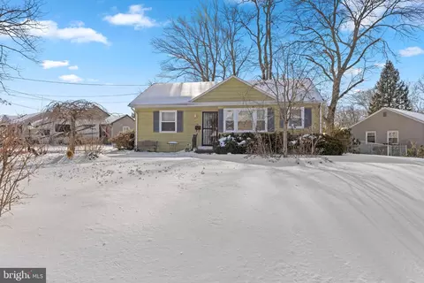 2 Wyndale Ave, Maple Shade, NJ 08052