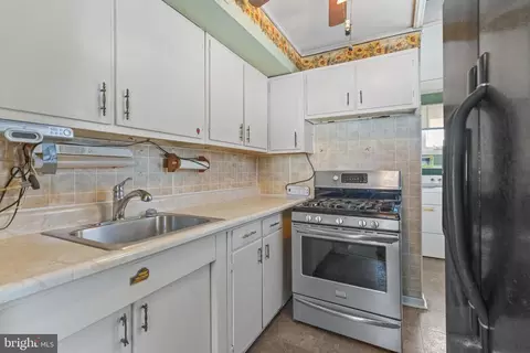 Kitchen - 2 Wyndale Ave, Maple Shade, NJ 08052 photo 1 of 2