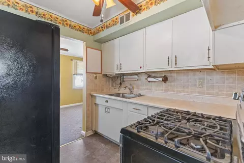 Kitchen - 2 Wyndale Ave, Maple Shade, NJ 08052 photo 2 of 2