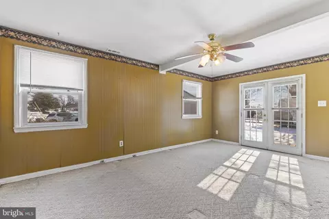Living - 2 Wyndale Ave, Maple Shade, NJ 08052 photo 2 of 2