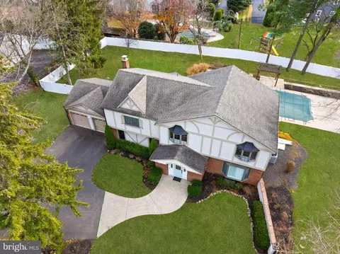 236 Carriage Hill Dr, Moorestown, NJ 08057