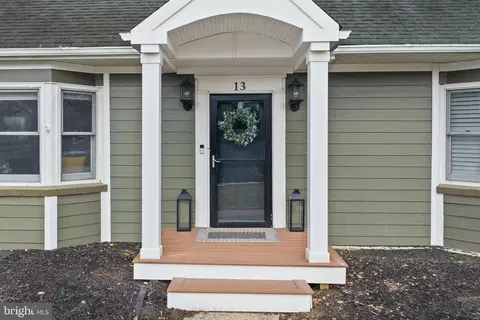 13 New St, Crosswicks, NJ 08515