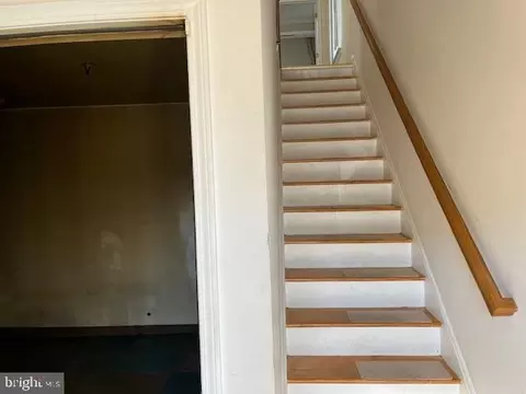 Entry Way - 6205 Riverfront Dr, Palmyra, NJ 08065 photo 1 of 7