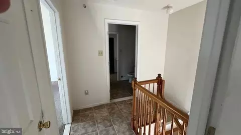 Entry Way - 6205 Riverfront Dr, Palmyra, NJ 08065 photo 3 of 7